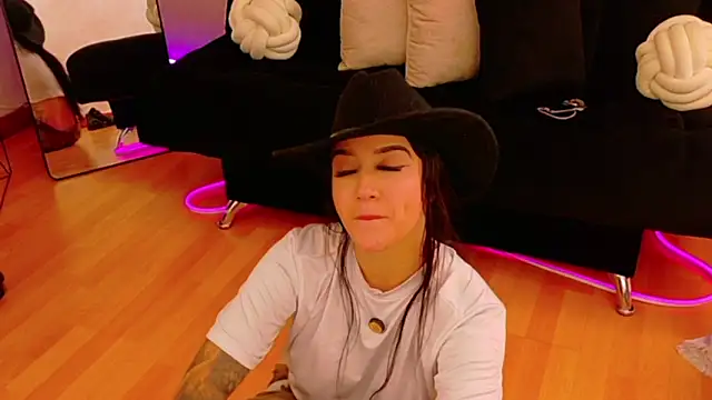 EmmyEvans1 Live XXX Chat