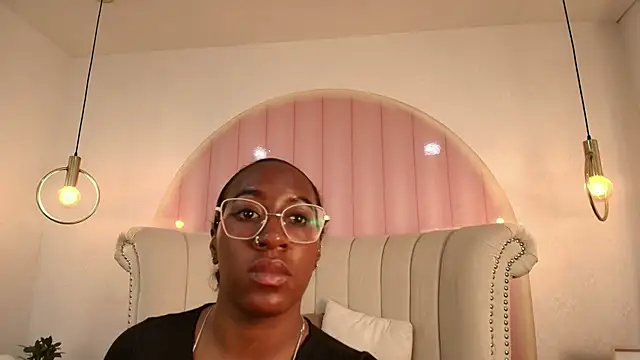 Qeen_blackk's Live Sex Cam Show