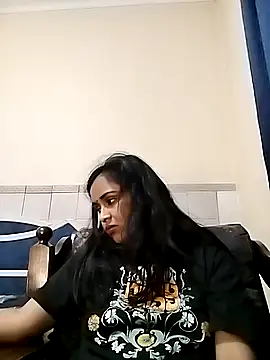 cute_indianxo élő XXX-chatje