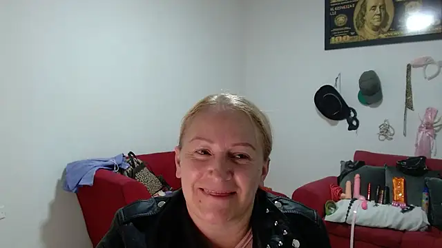 emperabigbootybigass Adlı Modelin Canlı XXX Sohbeti