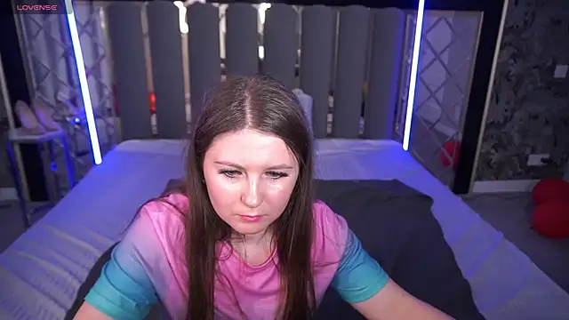 CraveeDoll élő XXX-chatje