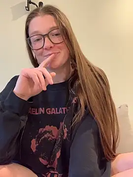 PussiesnCream_ Adlı Modelin Canlı XXX Sohbeti