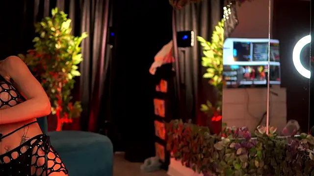 ChicaOra 现场XXX聊天