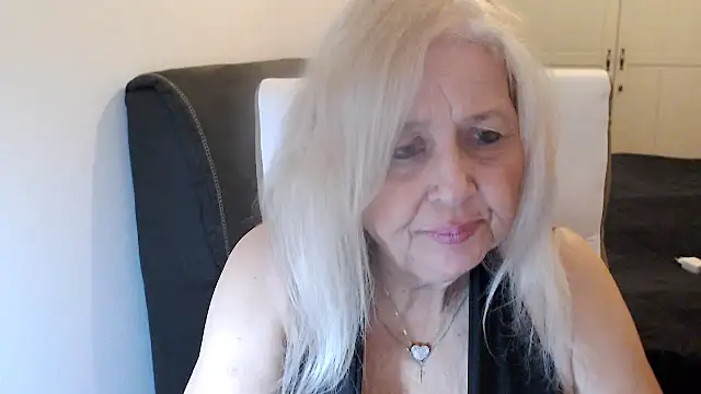 SusiLifeXXX Show in webcam