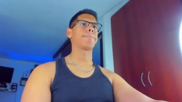 Show modela _John_Boy_ na web-kameri