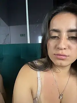 Antonella_Julieta's Live Chat Room