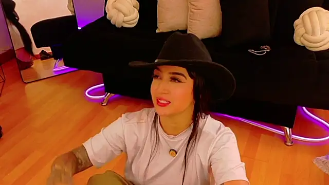 EmmyEvans1's Live XXX Chat