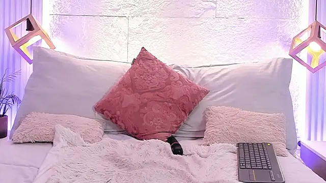 sarah_salis_ Live XXX-chat