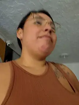 LizzRouse live XXX chat