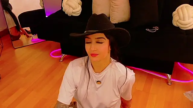 แชท XXX สดของ EmmyEvans1