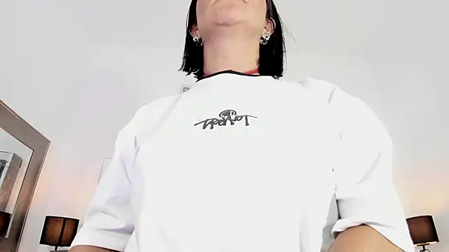 Slut_Milf_ élő XXX-chatje