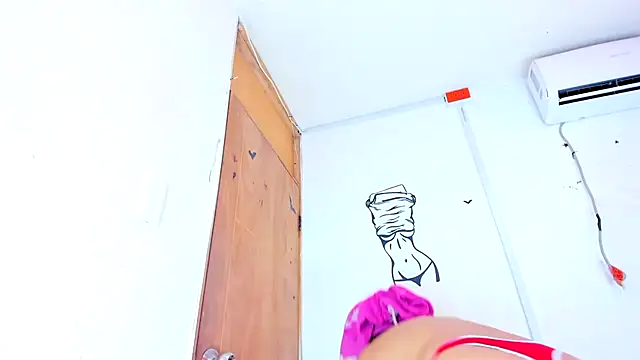 Emily_Coper18 Adlı Modelin Canlı XXX Sohbeti