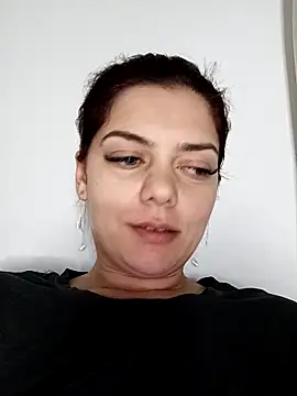 LadyNora live XXX chat