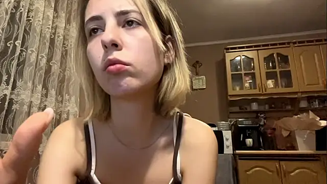 CharmingBlonde's Live XXX Chat