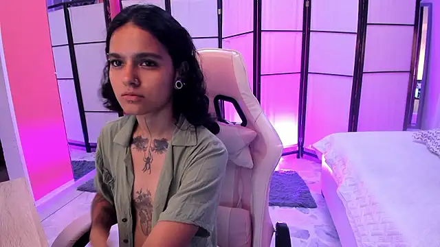 Chat XXX en directo de Julianne_7