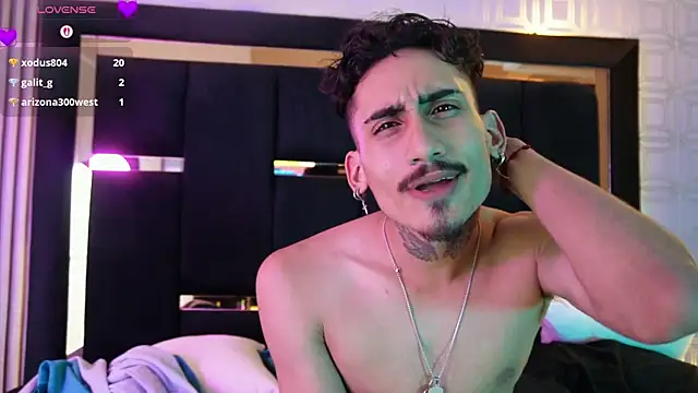 Dark_Eros_: διαδικτυακό σόου στην κάμερα