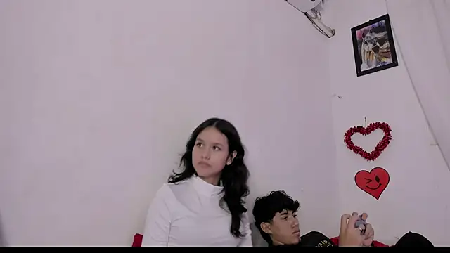 Laura_and_Kevin Live XXX-Chat