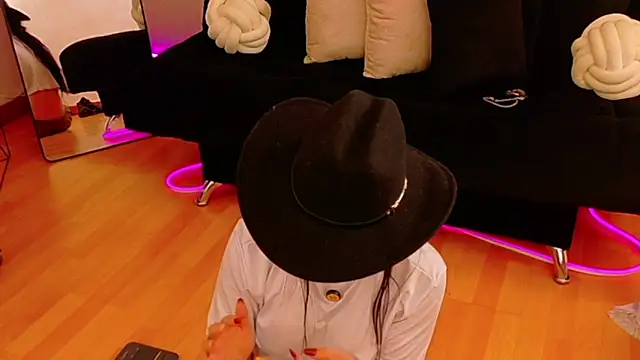 Chat XXX en directo de EmmyEvans1