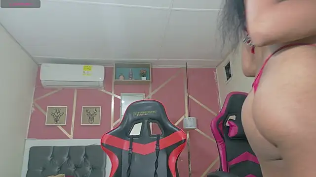 emy_0's Live XXX Chat