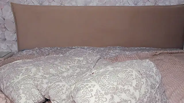 XXX chat uživo modela TienKnous