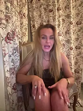 Webkamerová show MatureQueen41