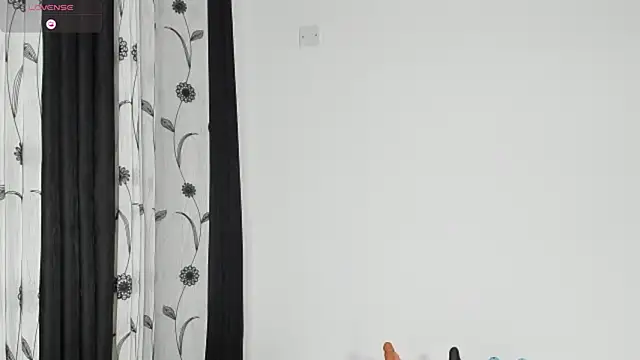 CREAMY_BUBBLEGUM's Live XXX Chat