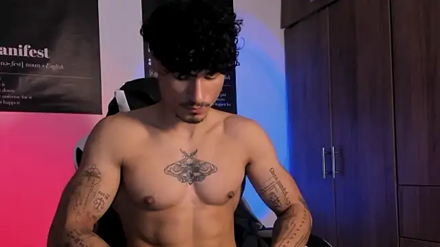 XXX chat uživo modela Thomas_Fit1