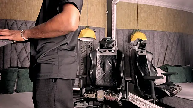 XXX chat uživo modela JamesParck