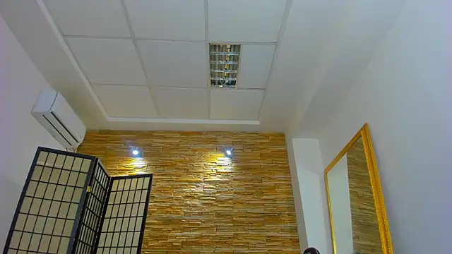 MiaNoirr's Live XXX Chat