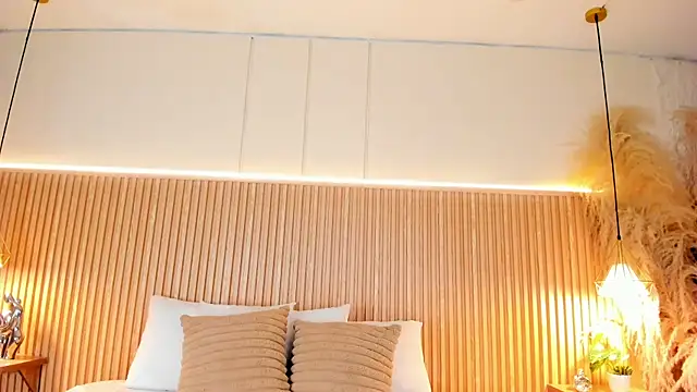 NahimiThompson's Live XXX Chat