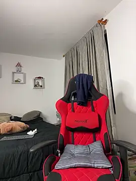 Ezzio_Scolaro 现场XXX聊天