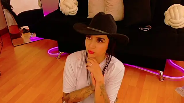 EmmyEvans1's Live XXX Chat