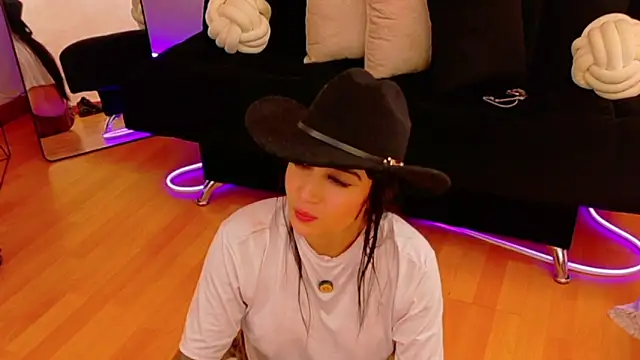 EmmyEvans1のライブXXXチャット