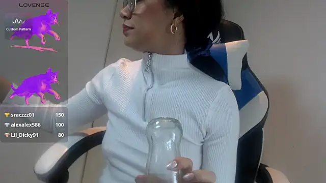 XXX chat uživo modela KittyKardy