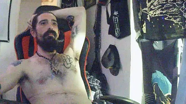 Neekaleek89 élő XXX-chatje