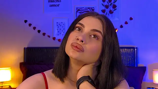 Онлайн чат XXX AdrianaTorres