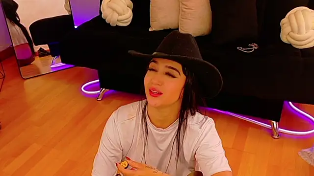 EmmyEvans1 লাইভ XXX চ্যাট