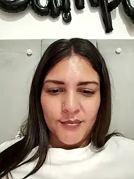 Chatroom XXX en direct de Mia_Hampton