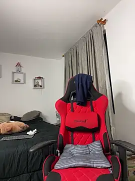 Ezzio_Scolaro 即時 XXX 聊天