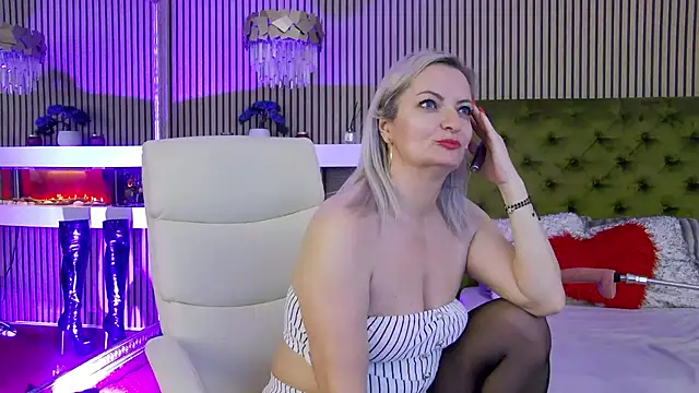 LadyTouch Adlı Modelin Canlı XXX Sohbeti