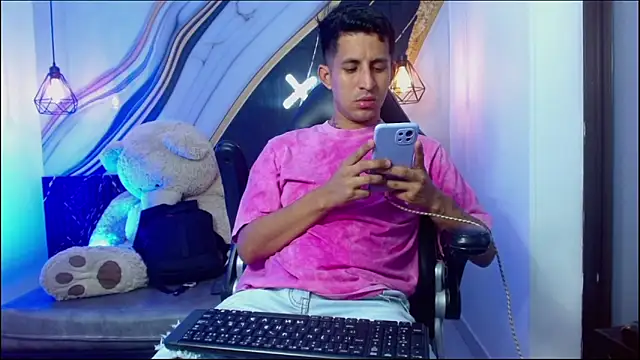 Chat +18 de SalvatoreMontes ao vivo