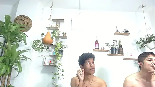 Chat +18 de Interracial_Snow_Bunny ao vivo