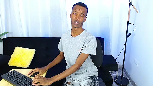 Chat +18 de gusy_18 ao vivo