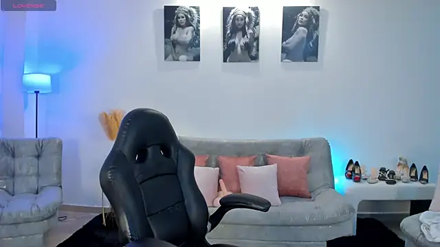 puiyeee's Live Chat Room