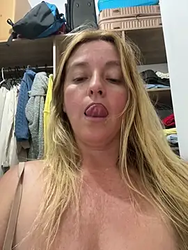 moniquerainx's Webcam Show