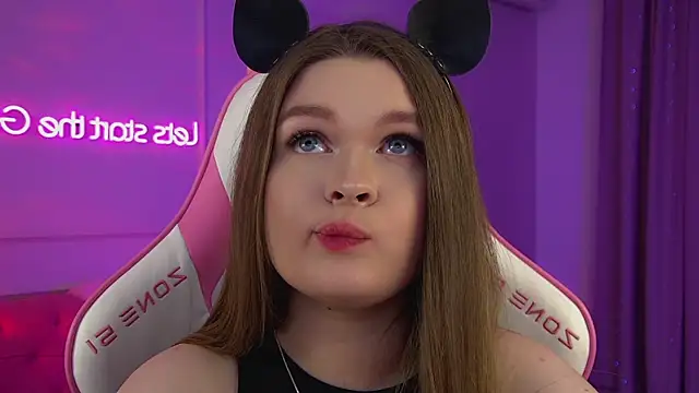 CrystalLyons' Webcam Show