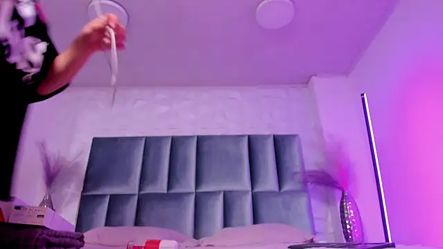 Czat XXX na żywo – HollyPeach