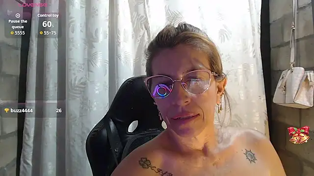 Chayla_Ruiz élő XXX-chatje