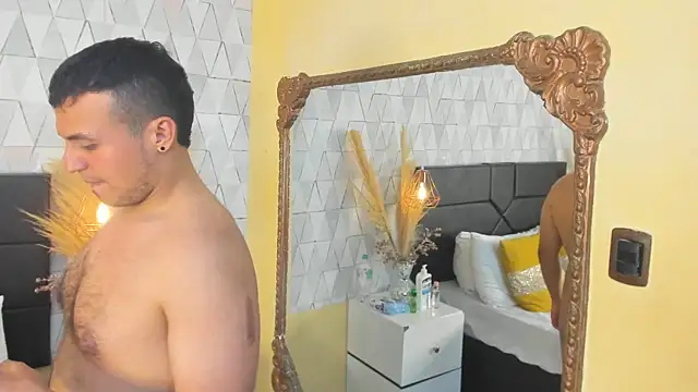 Show modela AronGarcia na web-kameri