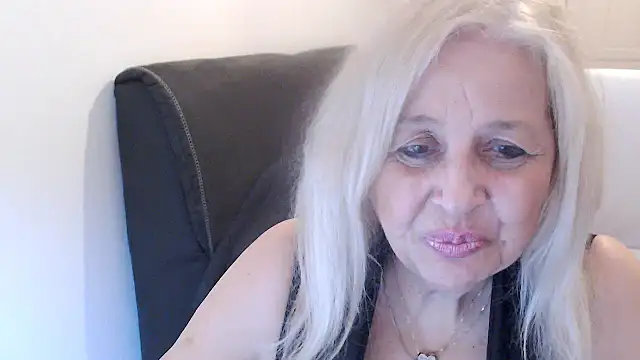 SusiLifeXXX's Live Chat Room